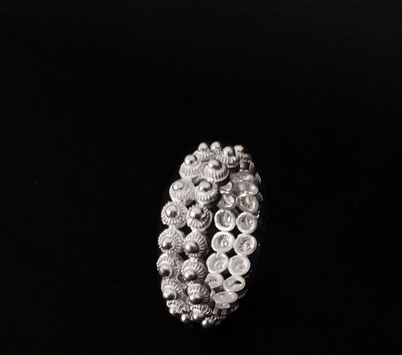 Anillo doble de tomatillos en plata.